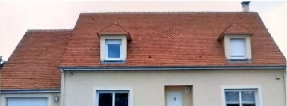  maison en tuiles rouge  